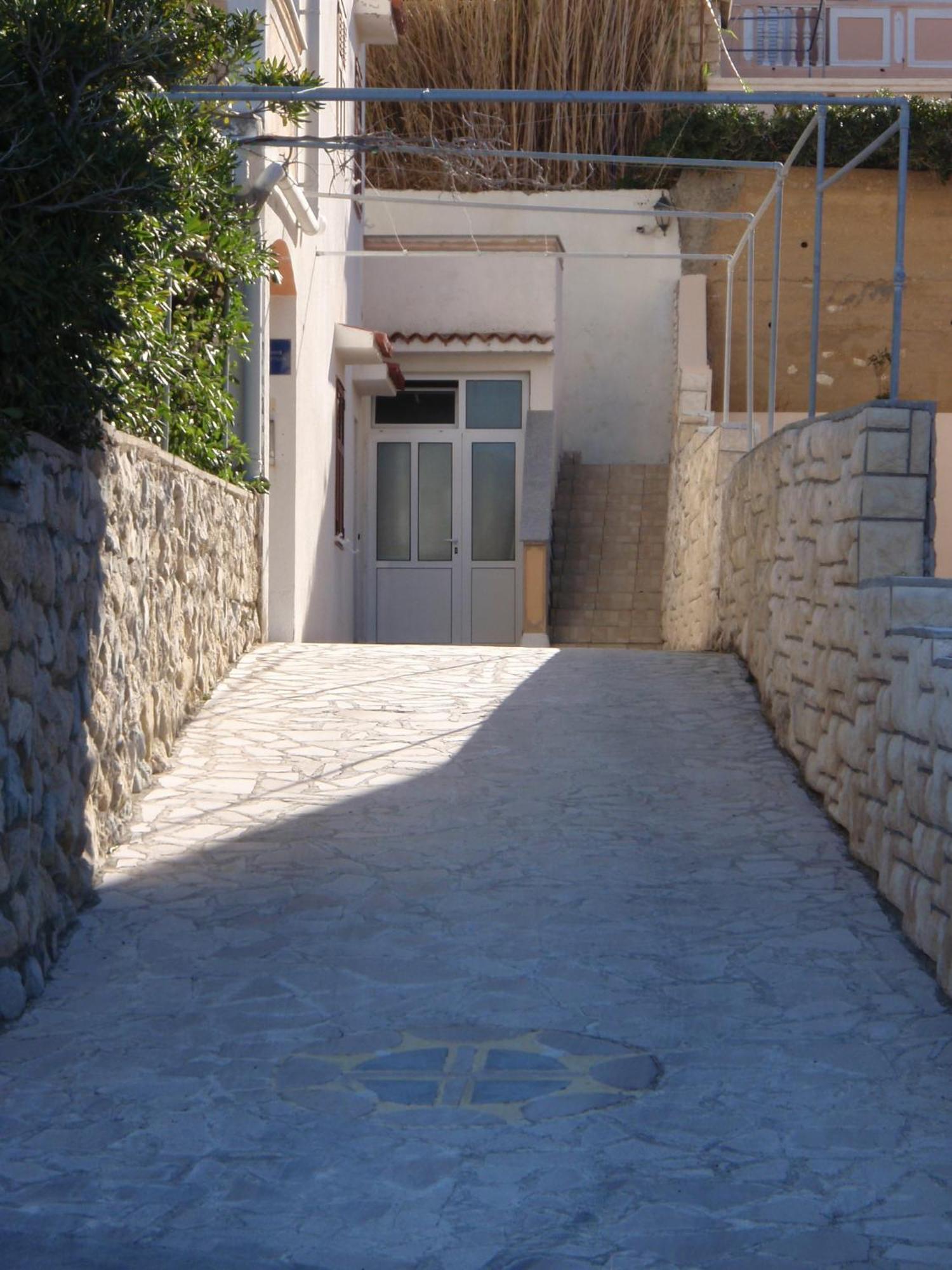 Apartments Ariana Pag Town Pokoj fotografie