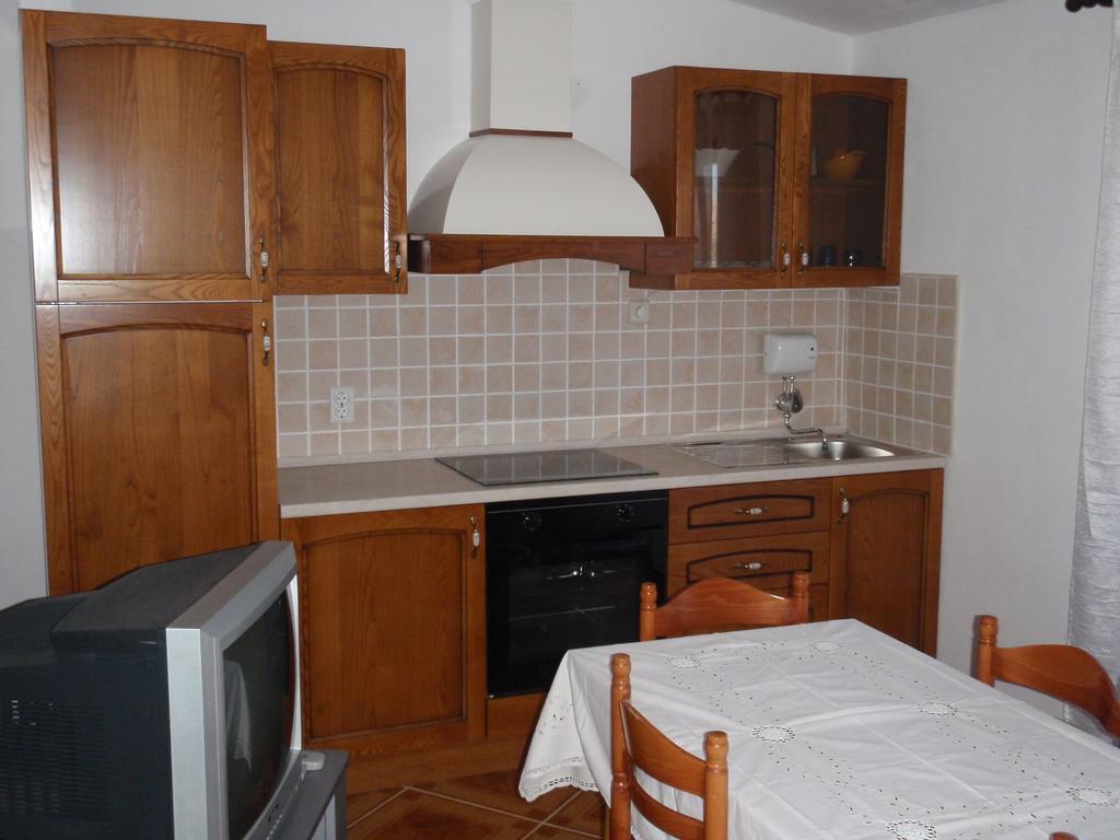 Apartments Ariana Pag Town Pokoj fotografie