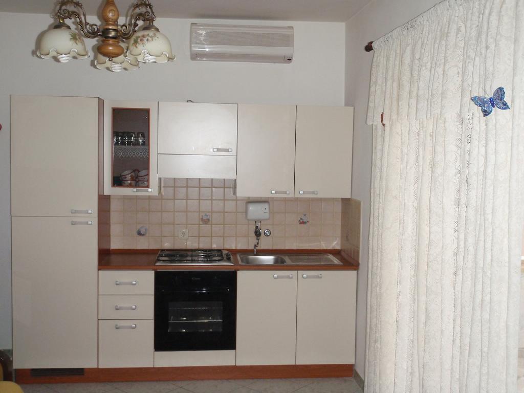 Apartments Ariana Pag Town Pokoj fotografie
