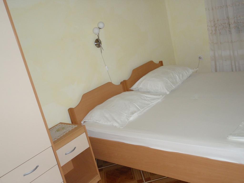 Apartments Ariana Pag Town Pokoj fotografie
