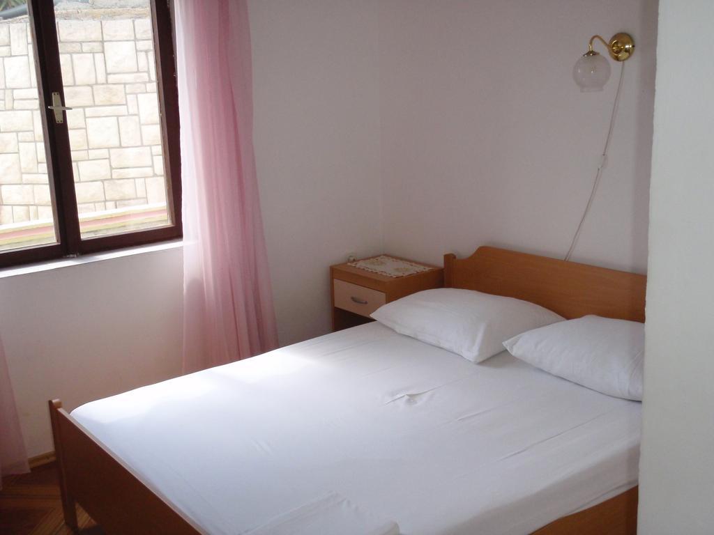 Apartments Ariana Pag Town Pokoj fotografie